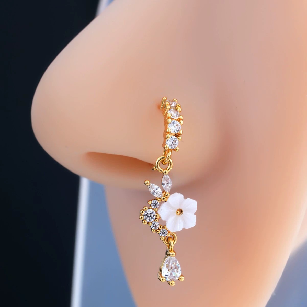 Gold Flower Nose Ring with Dan - Body Jewelry Nose Ring avaliação e preço