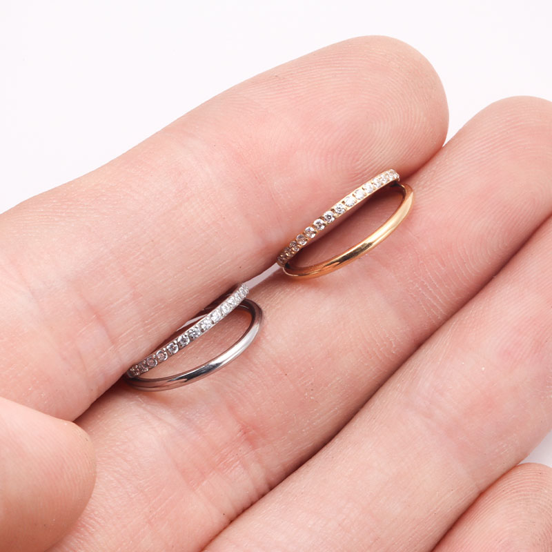 ASTM F136 Titanium 16G Moon No - Zoor Body Jewelry avaliação e preço