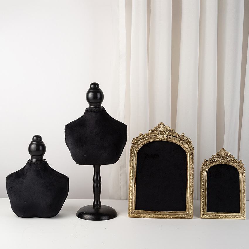 Black Velvet Bust Form Jewelry - Body Jewelry Store avaliação e preço